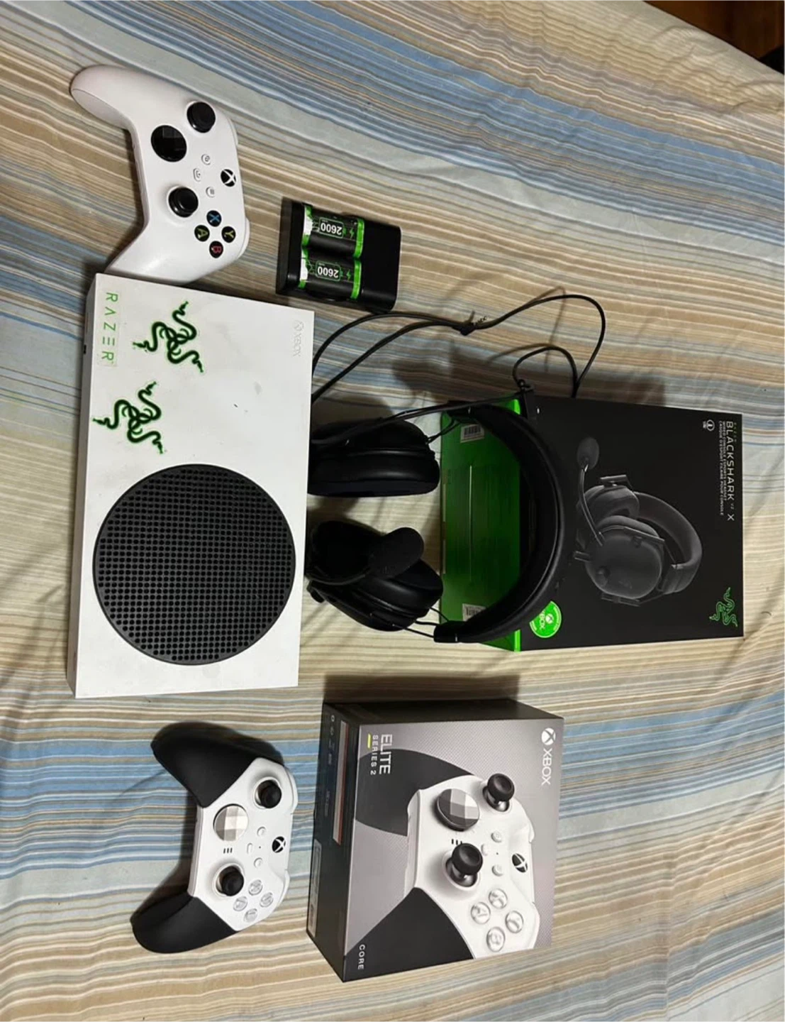 Xbox Series S, Razer Headset, Elite Series 2 Controller