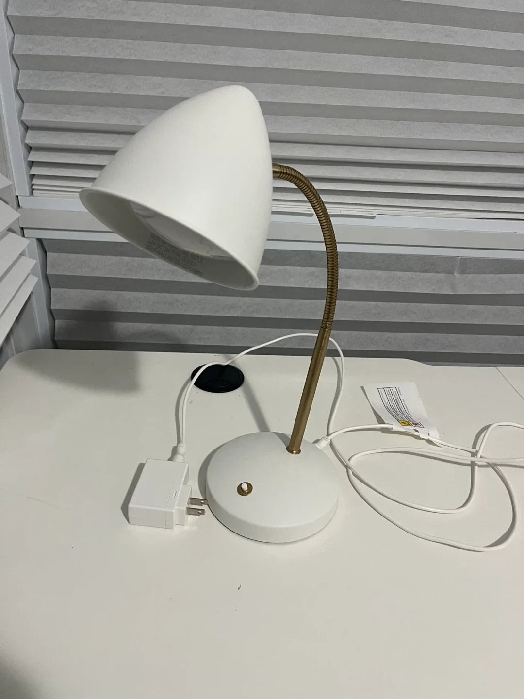 White Desk Lamp image indicator(3)