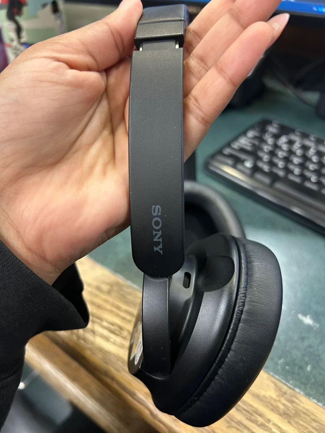 Sony WH720N Wireless Noise Cancelling Headphones - Black image indicator(4)