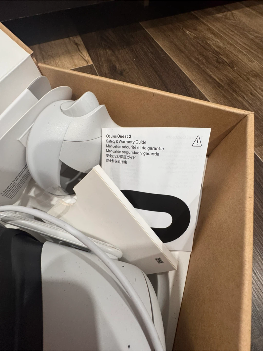 Oculus Quest 2 VR Headset - Like New! - photo 2
