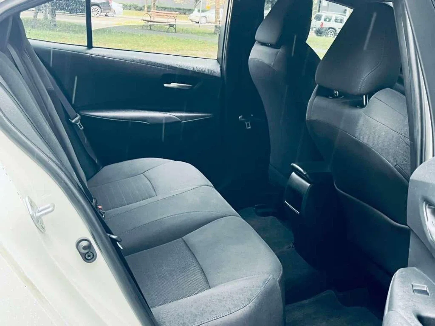 Car for sale 2021 Toyota Corolla SE - White Sedan image indicator(9)