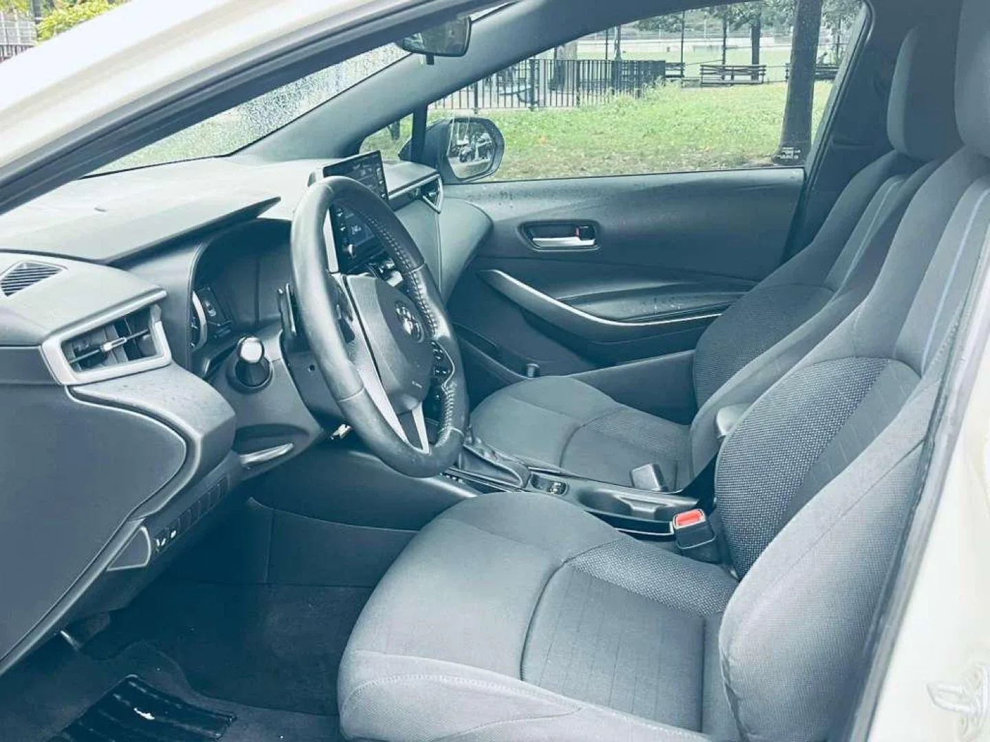 Car for sale 2021 Toyota Corolla SE - White Sedan image indicator(8)