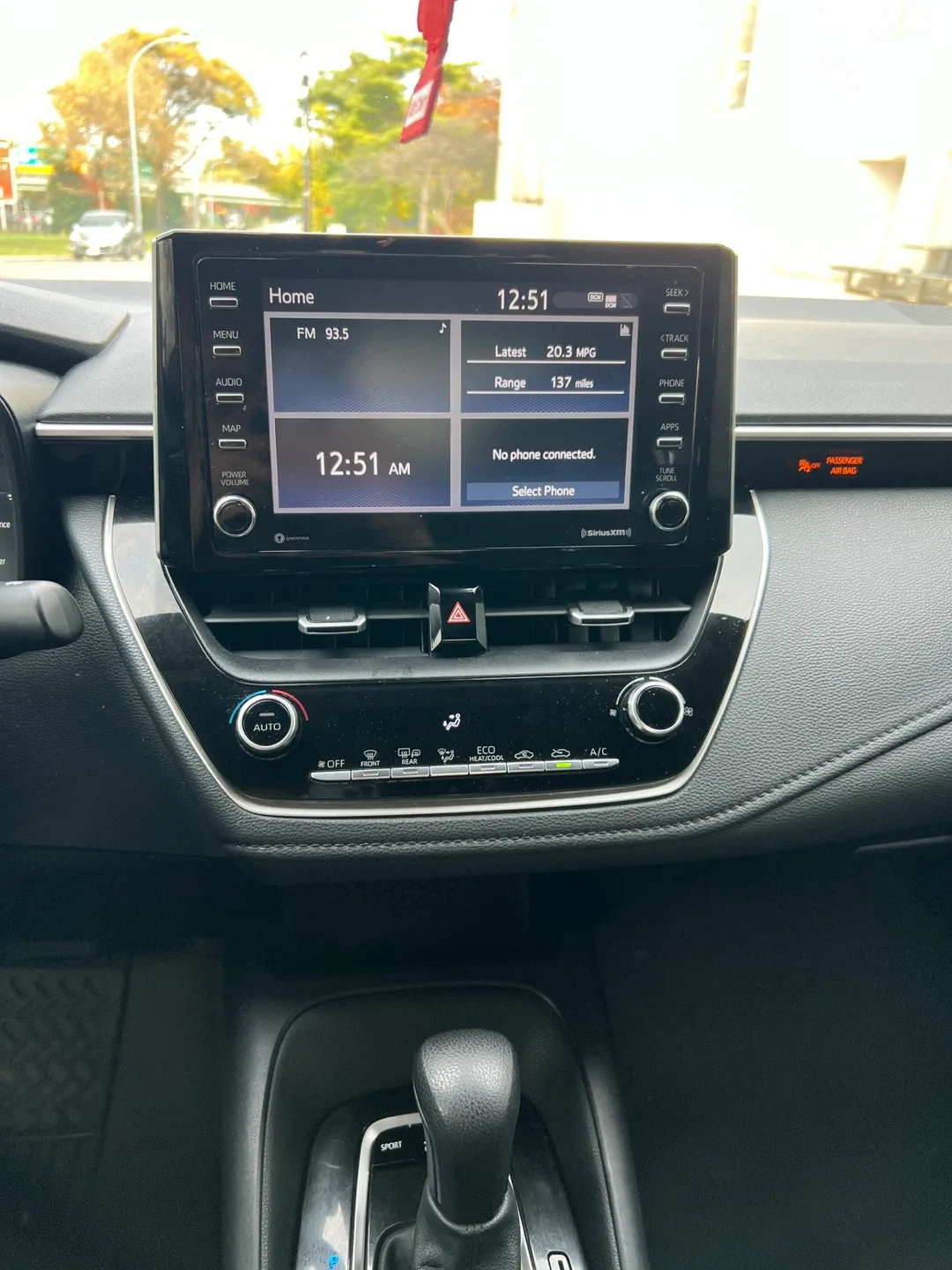 Car for sale 2021 Toyota Corolla SE - White Sedan image indicator(10)