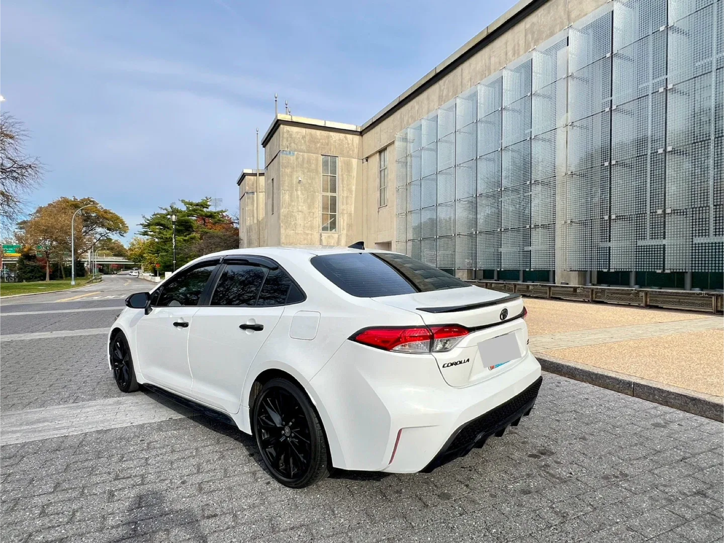 Car for sale 2021 Toyota Corolla SE - White Sedan image indicator(6)