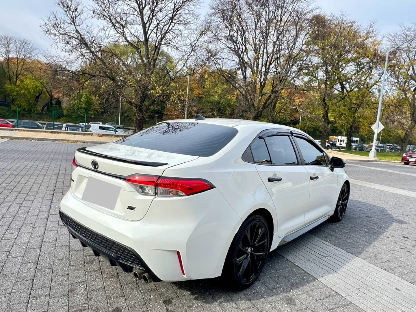 Car for sale 2021 Toyota Corolla SE - White Sedan image indicator(5)