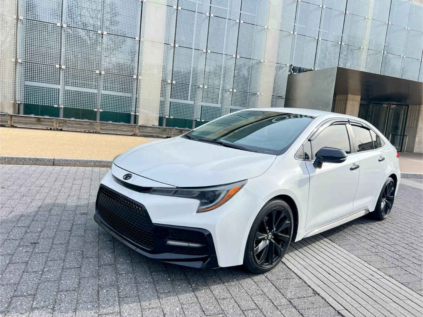 Car for sale 2021 Toyota Corolla SE - White Sedan image indicator(2)