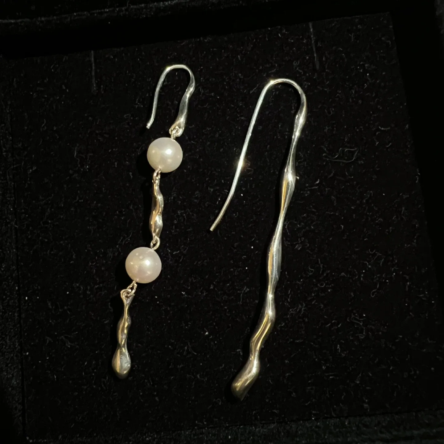 (Retail $176)New Silver and Natural Pearl Dangle Earrings image indicator(2)