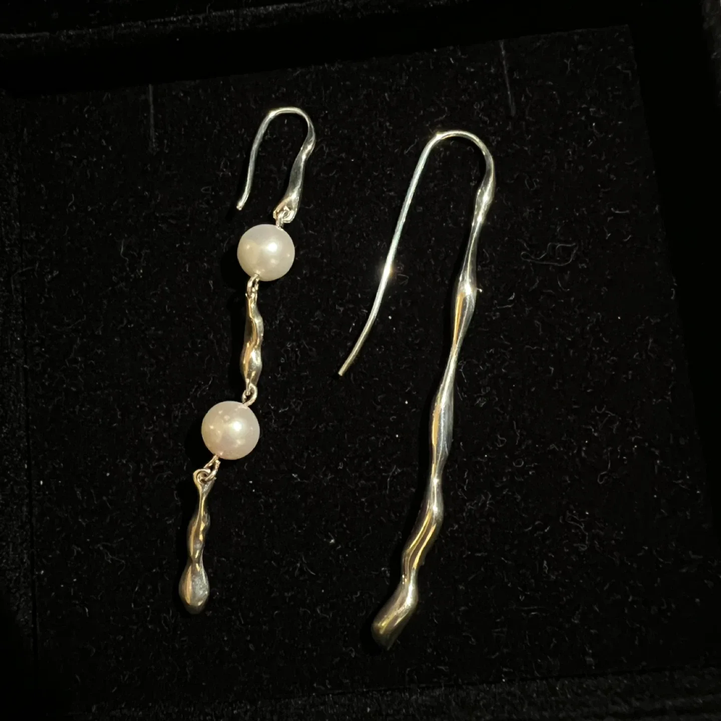 (Retail $176)New Silver and Natural Pearl Dangle Earrings image indicator(3)