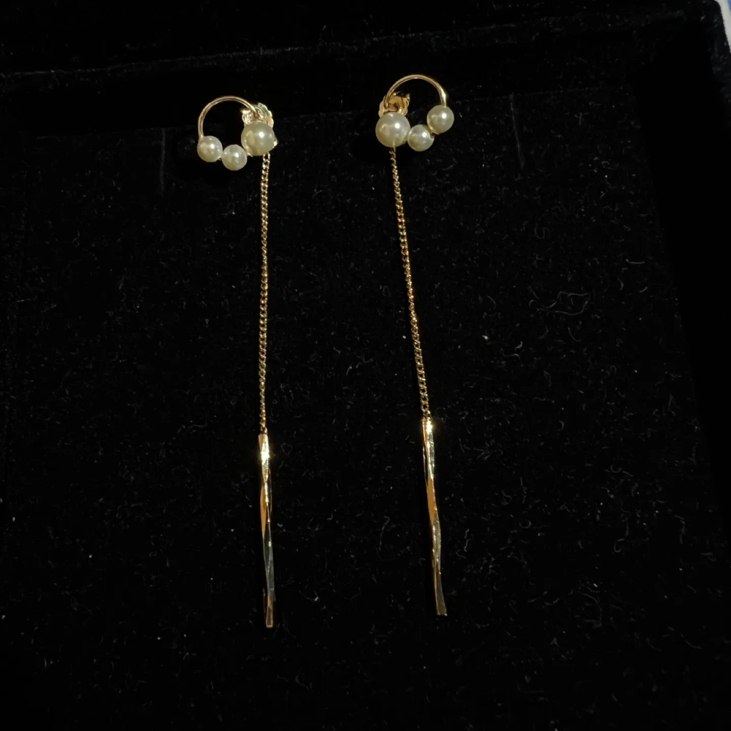 (Retail $119)New Silver & Pearl Long Chain Earrings image indicator(3)