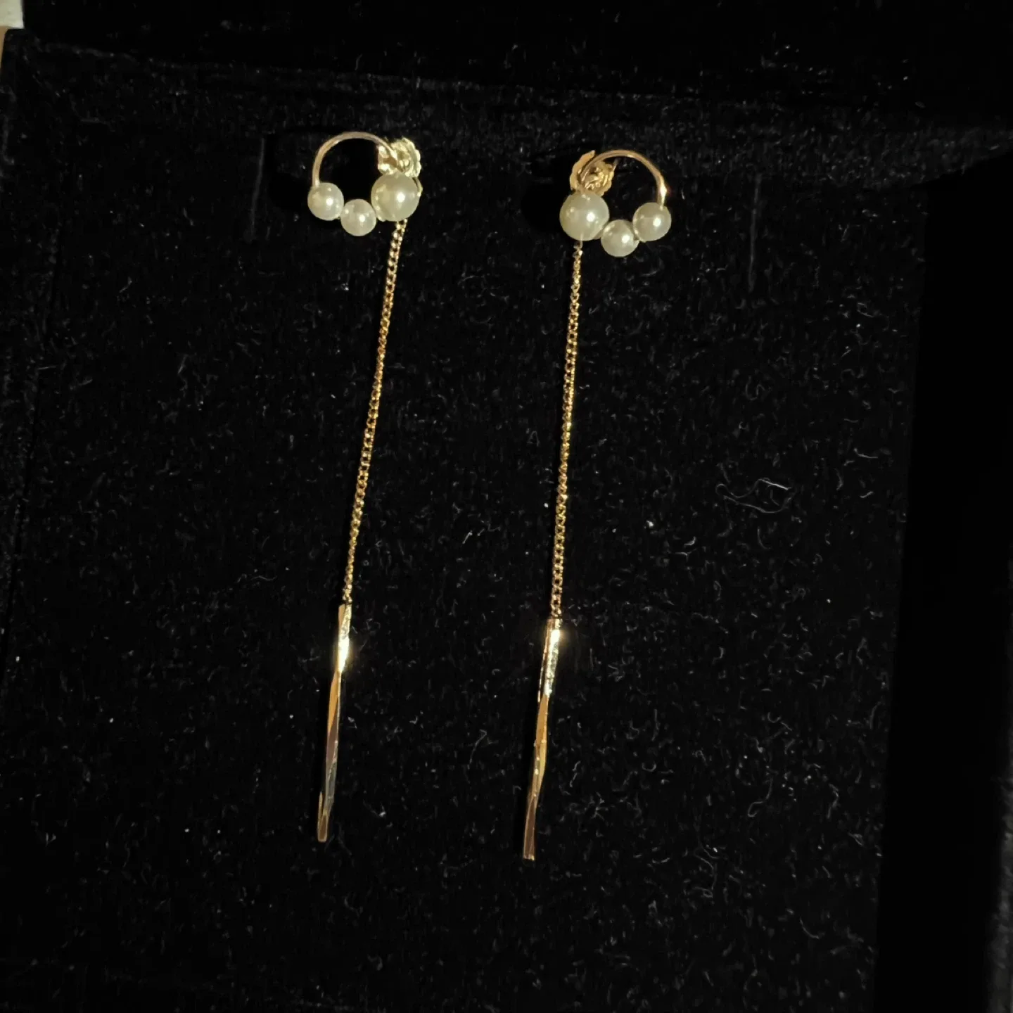 (Retail $119)New Silver & Pearl Long Chain Earrings image indicator(2)