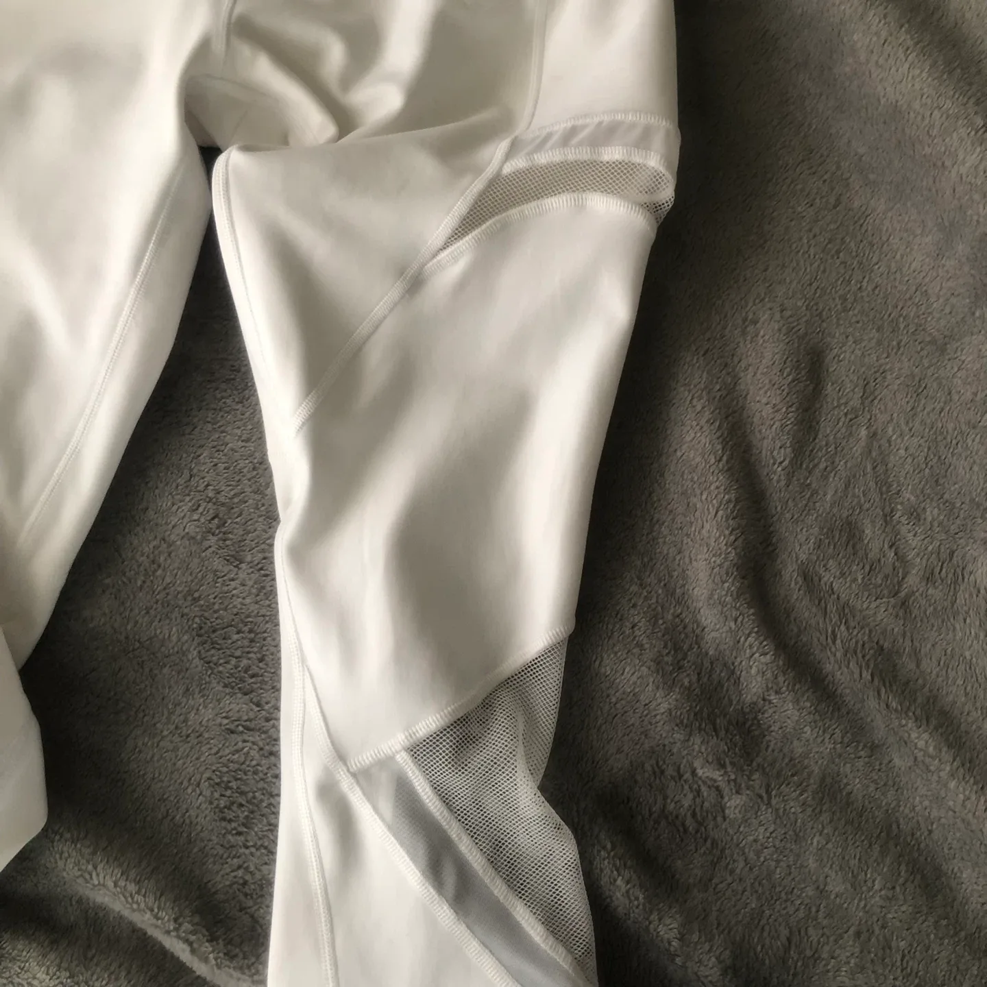 Lululemon White Leggings - Size 10 image indicator(2)