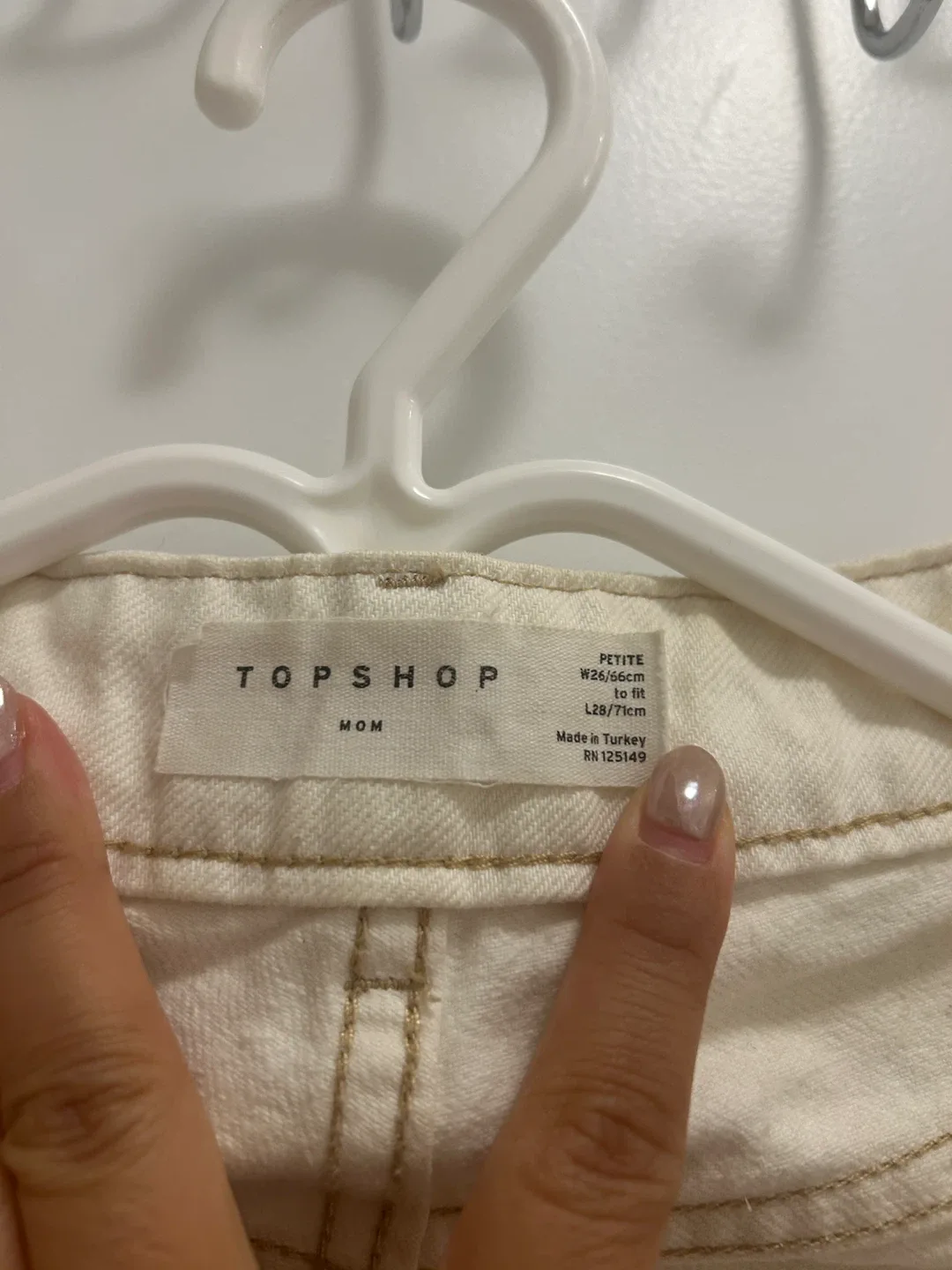 🩳Brand New Topshop Mom Jeans - Size 26 image indicator(2)