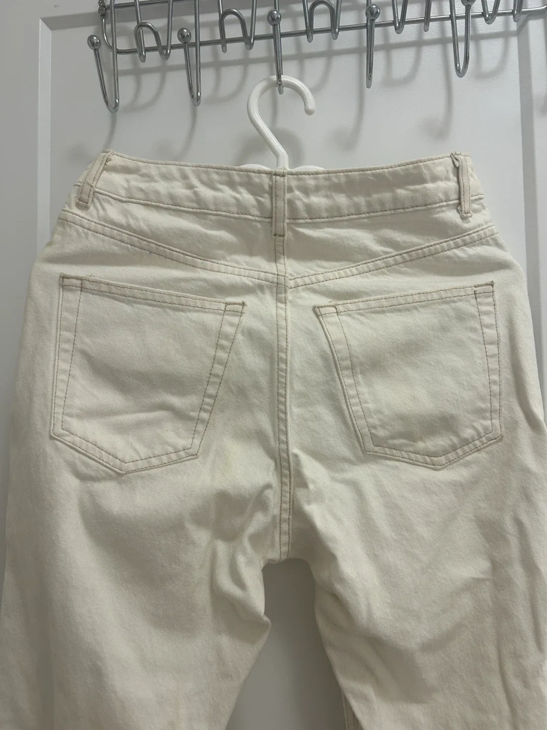 🩳Brand New Topshop Mom Jeans - Size 26 image indicator(3)