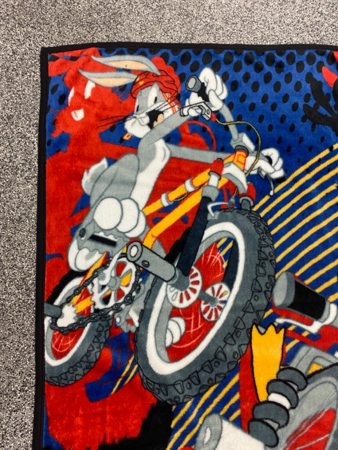 Vintage 1990s Looney Tunes Bugs & Daffy Themed Blanket 60x46 - photo 2