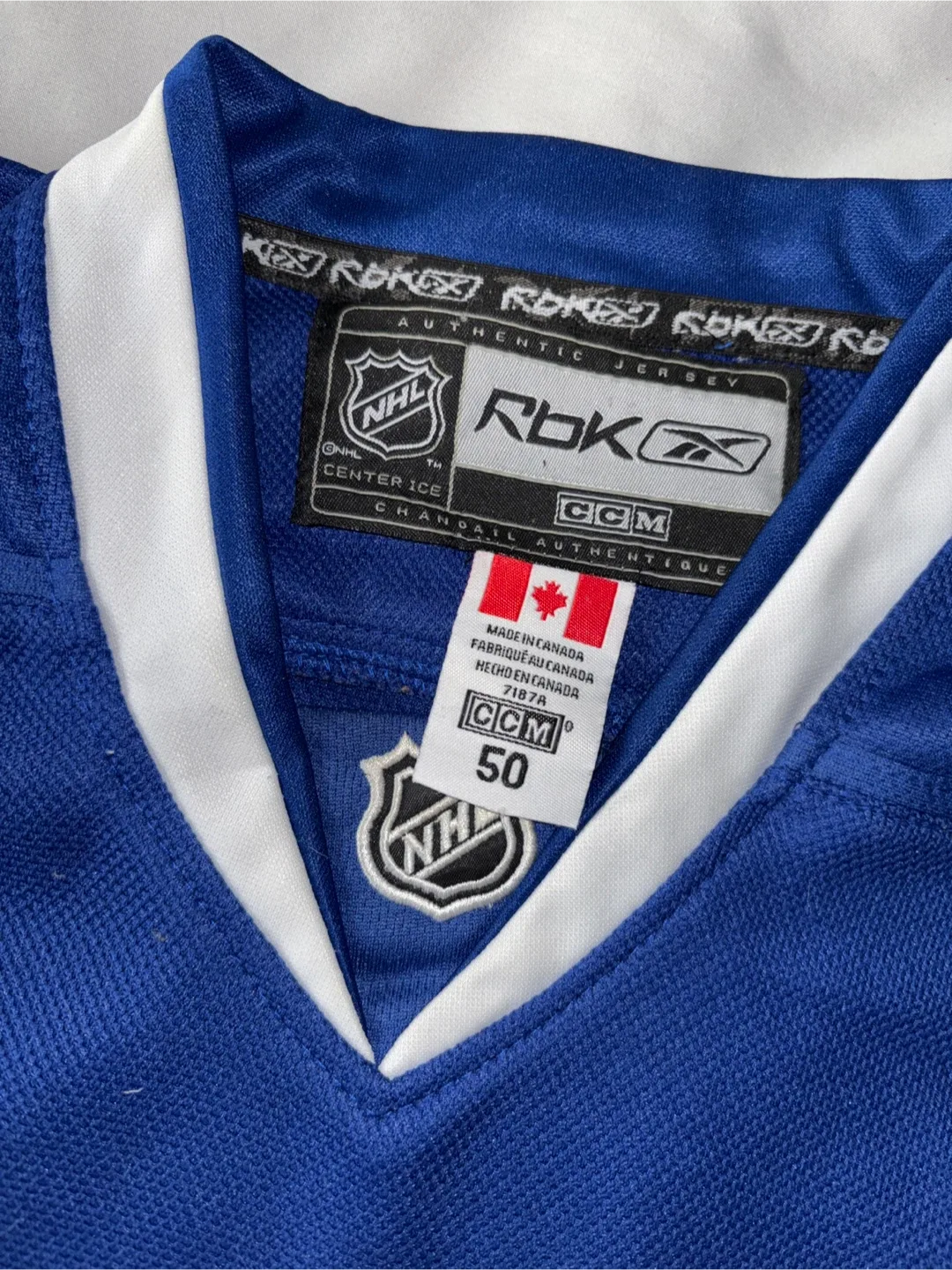 Reebok Canucks D. Sedin #22 Jersey - Size 50 image indicator(3)