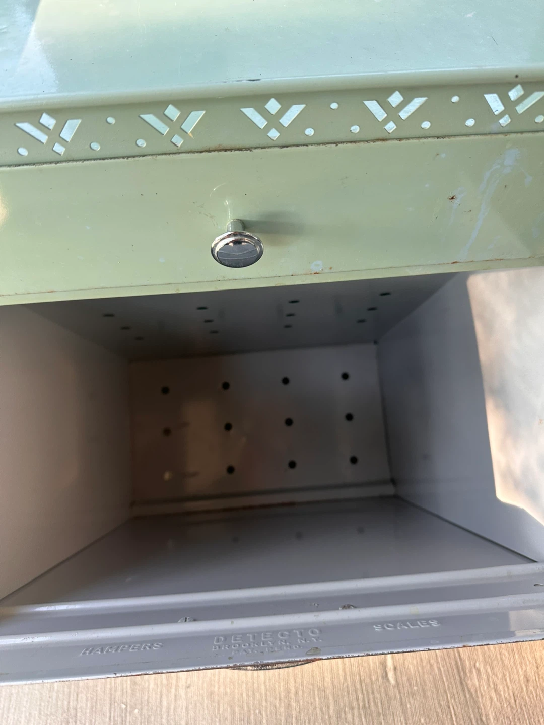 Vintage metal cabinet with drawer and hamper🥕 - photo 2