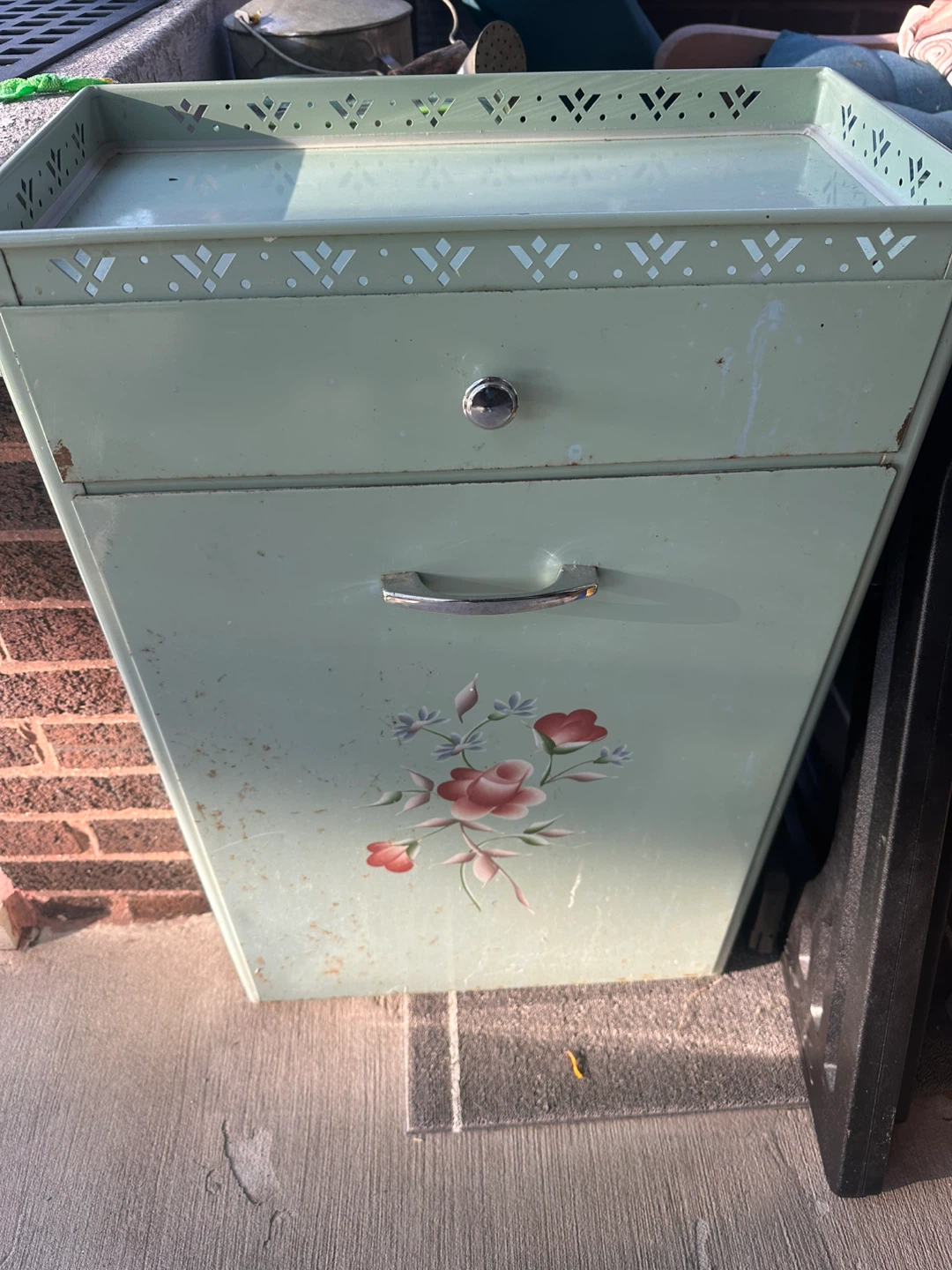 Vintage metal cabinet with drawer and hamper🥕 - photo 4