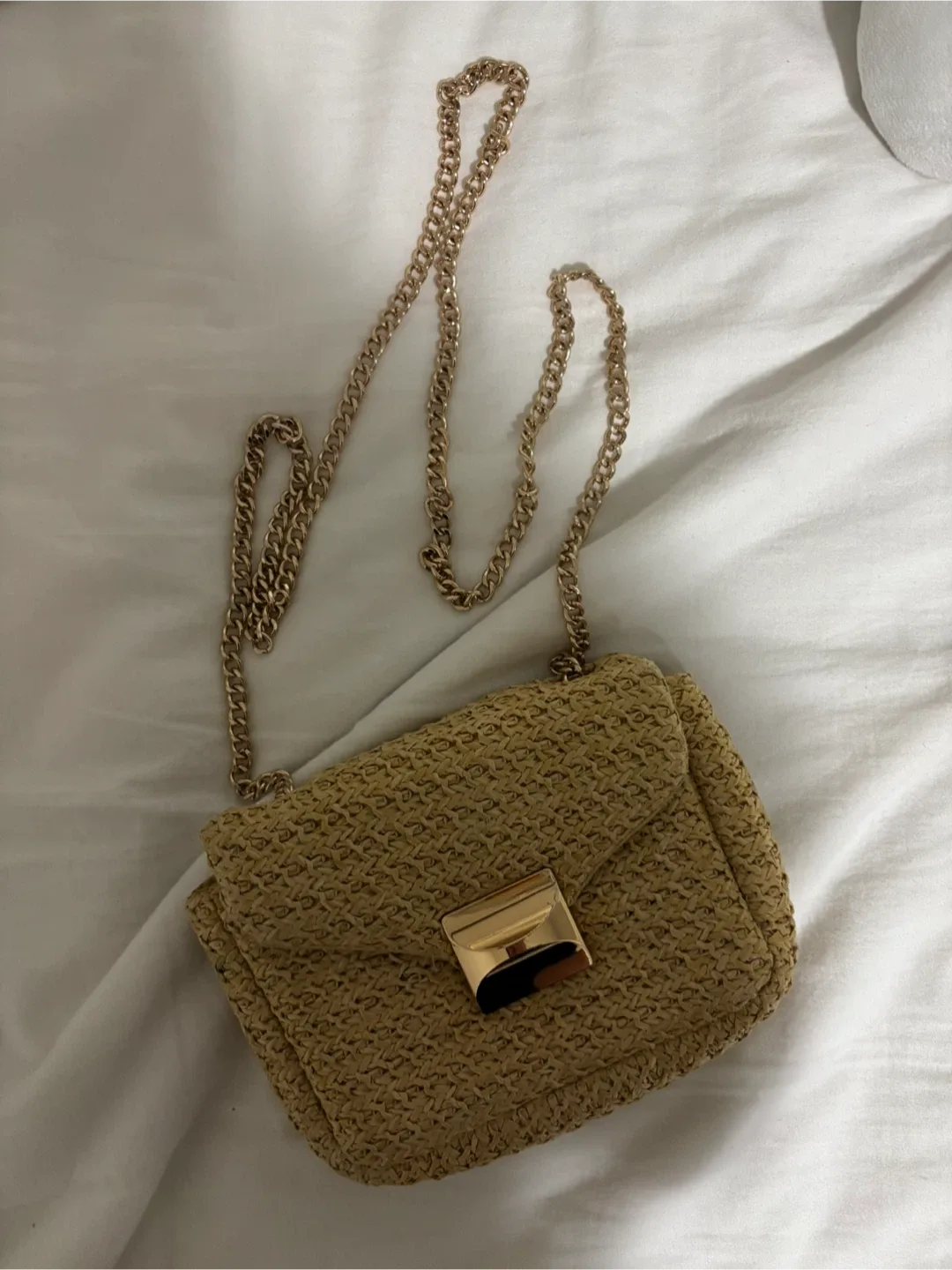 H&M Woven Shoulder Bag with Gold Chain image indicator(2)