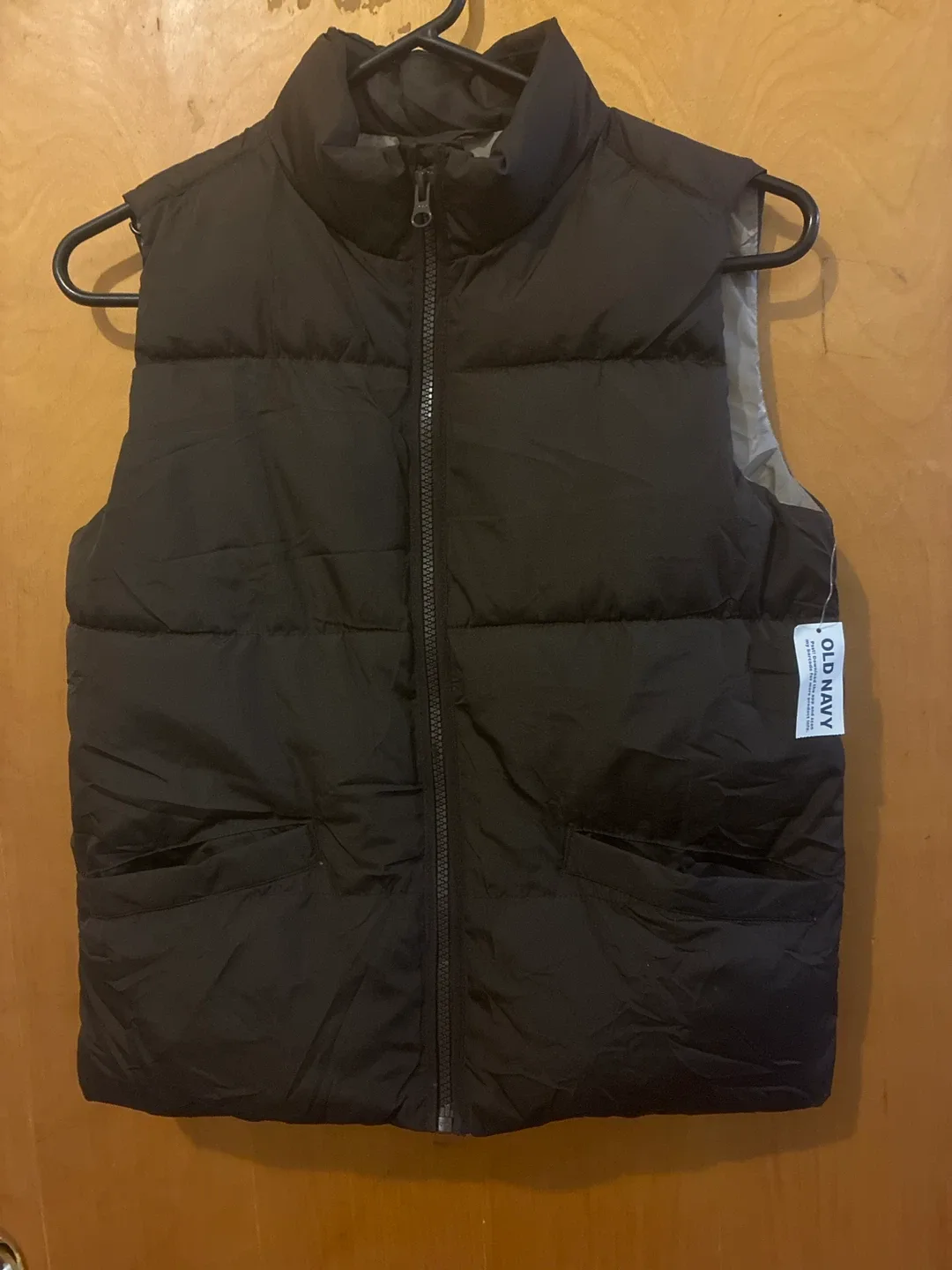 New Old Navy Puffer Vest - Size M image indicator(3)