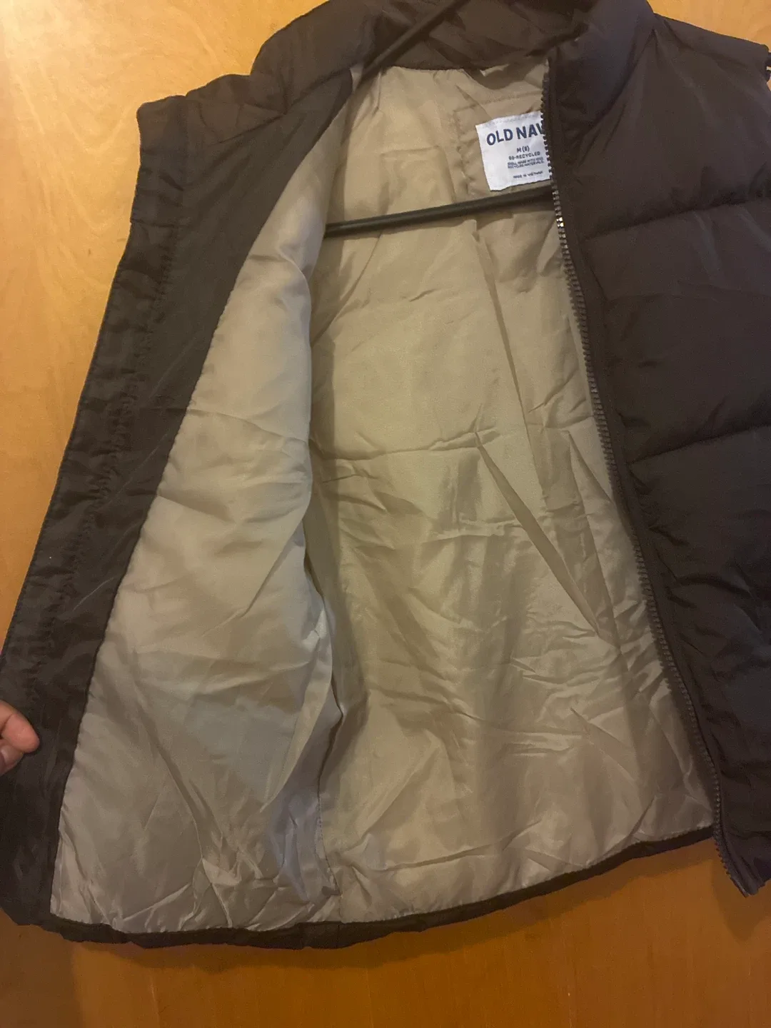 New Old Navy Puffer Vest - Size M image indicator(5)