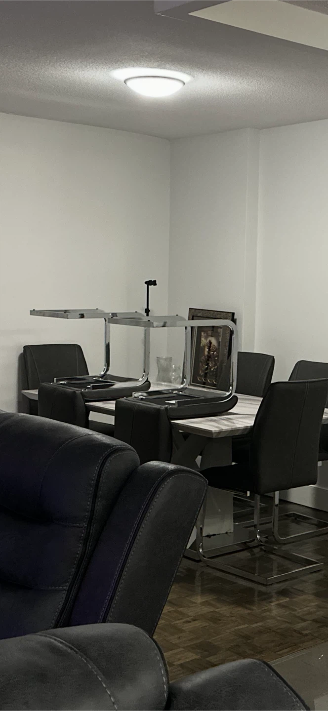 Dining table with 6 chairs 🥕