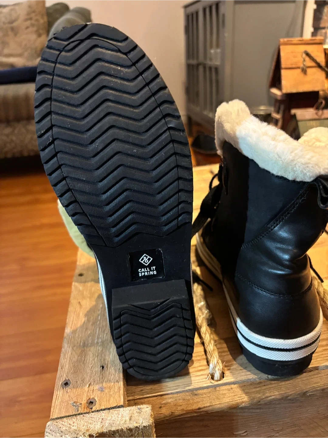 🖤 🤍 Women’s Black & White Fleece-Lined Winter Boots - Size 9 image indicator(5)