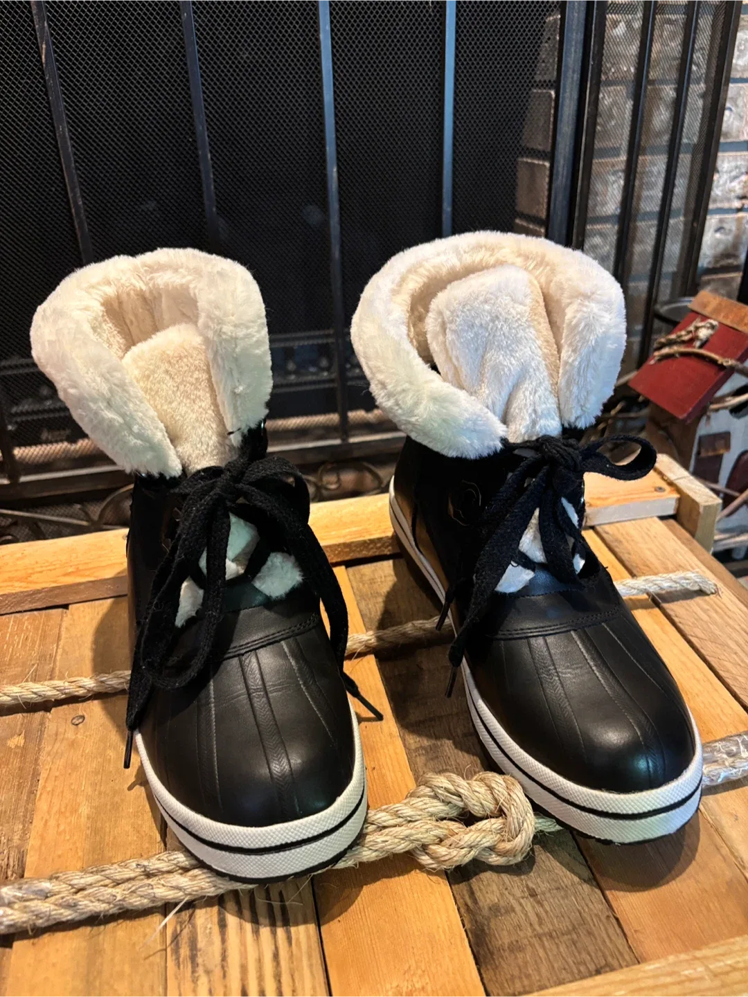 🖤 🤍 Women’s Black & White Fleece-Lined Winter Boots - Size 9