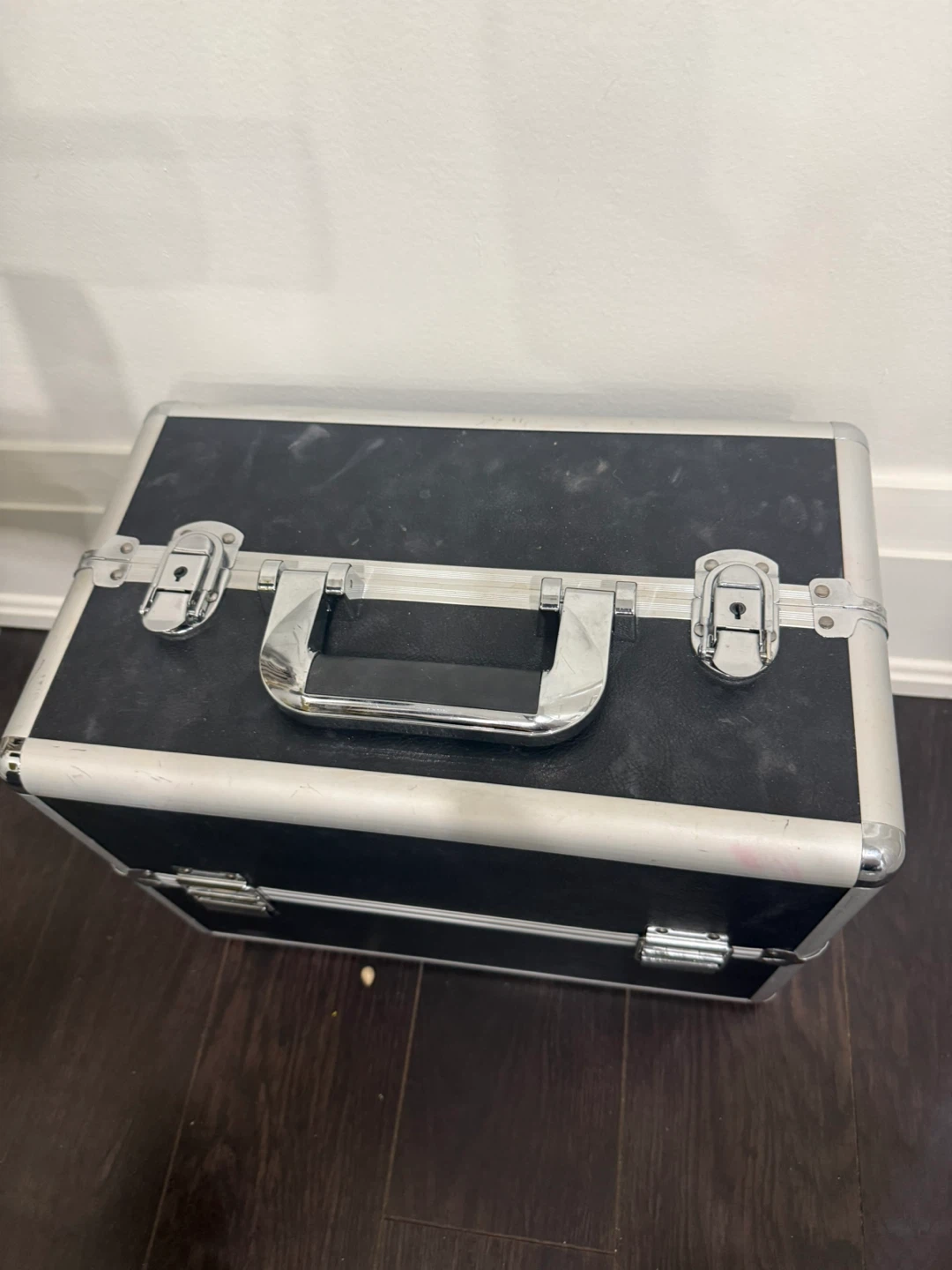 Arbonne Silver & Black Makeup Cases - photo 4