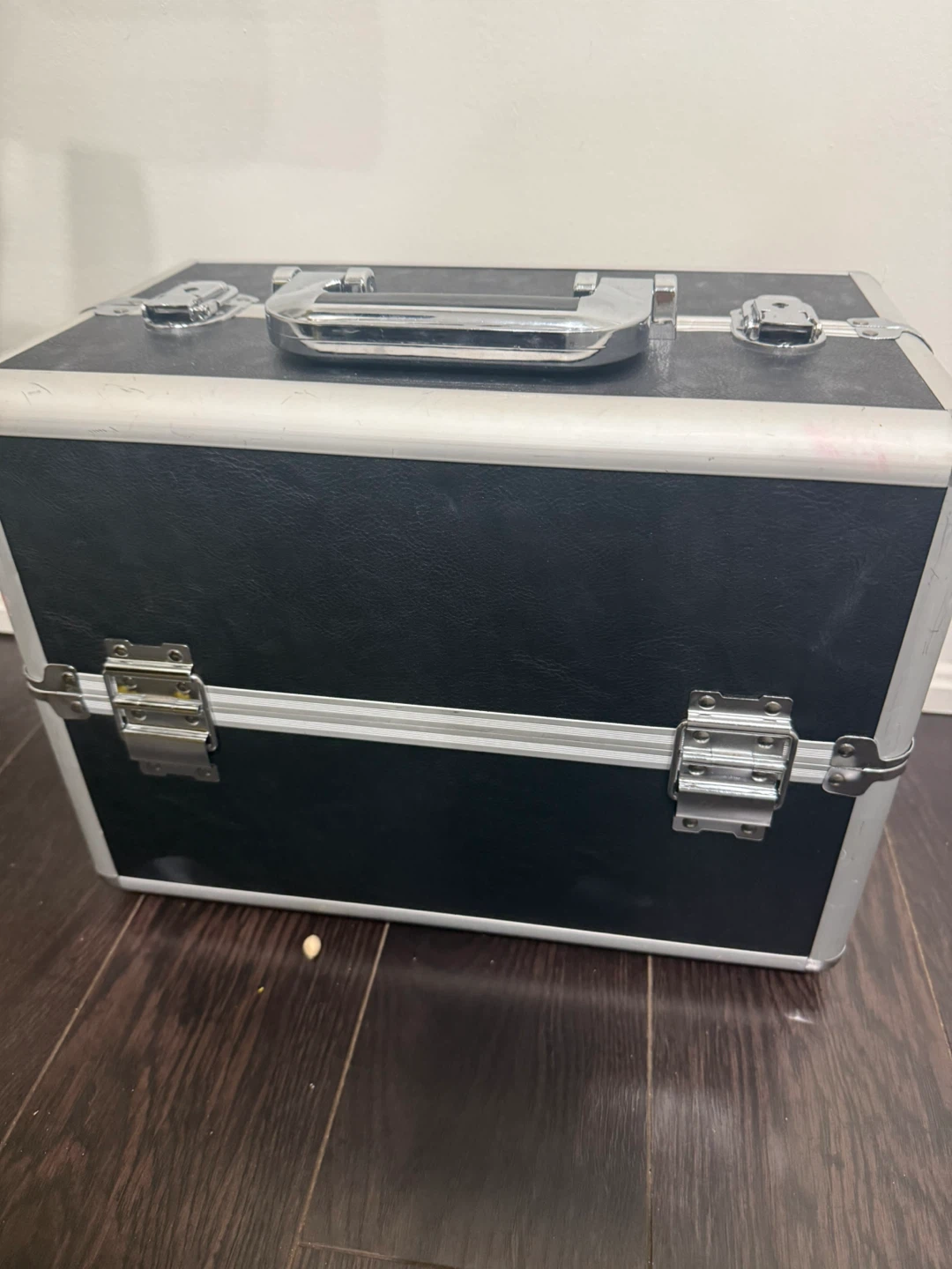 Arbonne Silver & Black Makeup Cases - photo 3