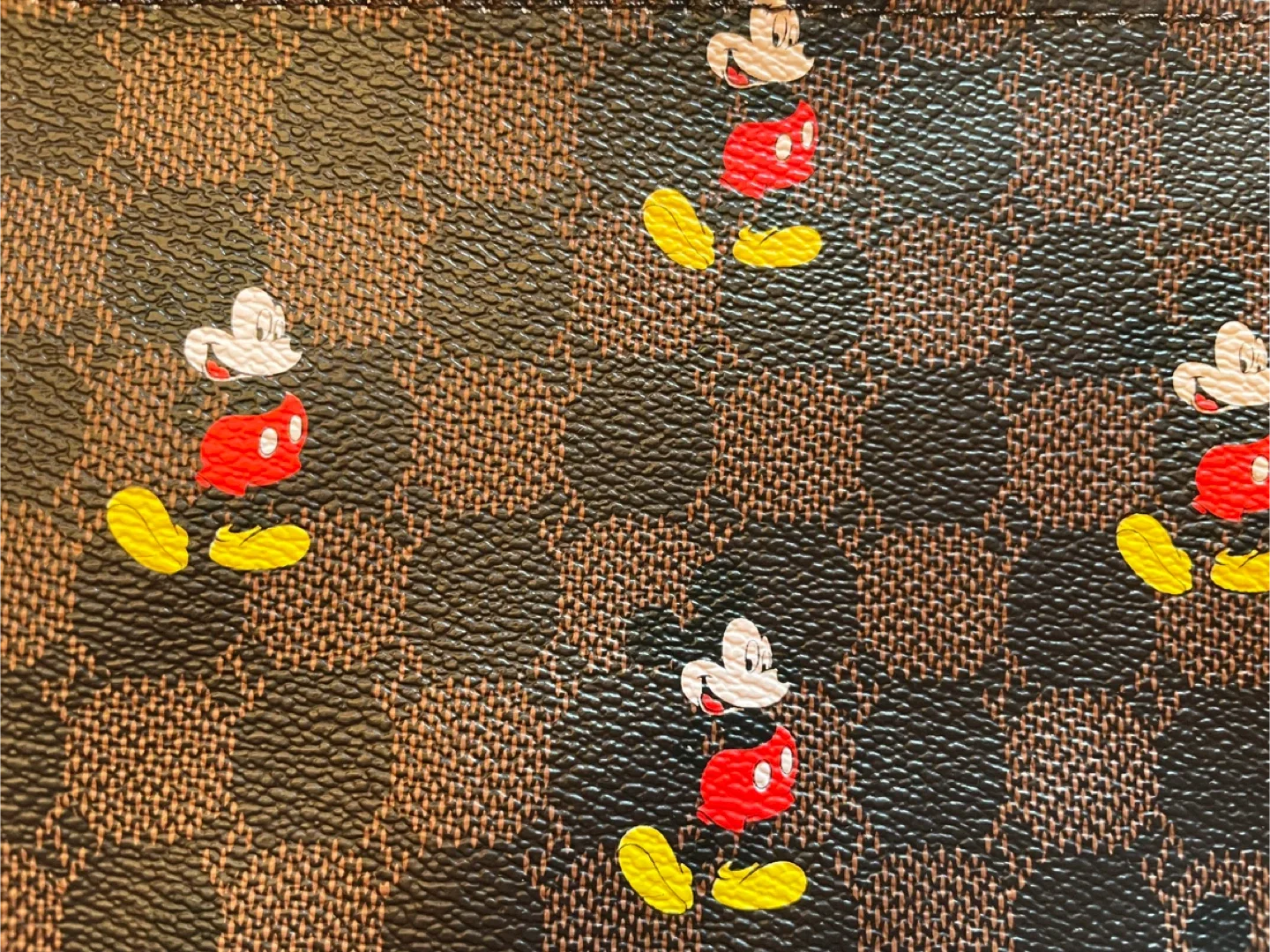 New Disney MICKEY MOUSE black and brown wristlet purse image indicator(2)