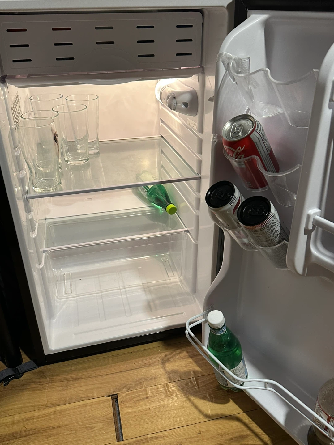 Insignia Mini Fridge 3.3 cu capacity - photo 2