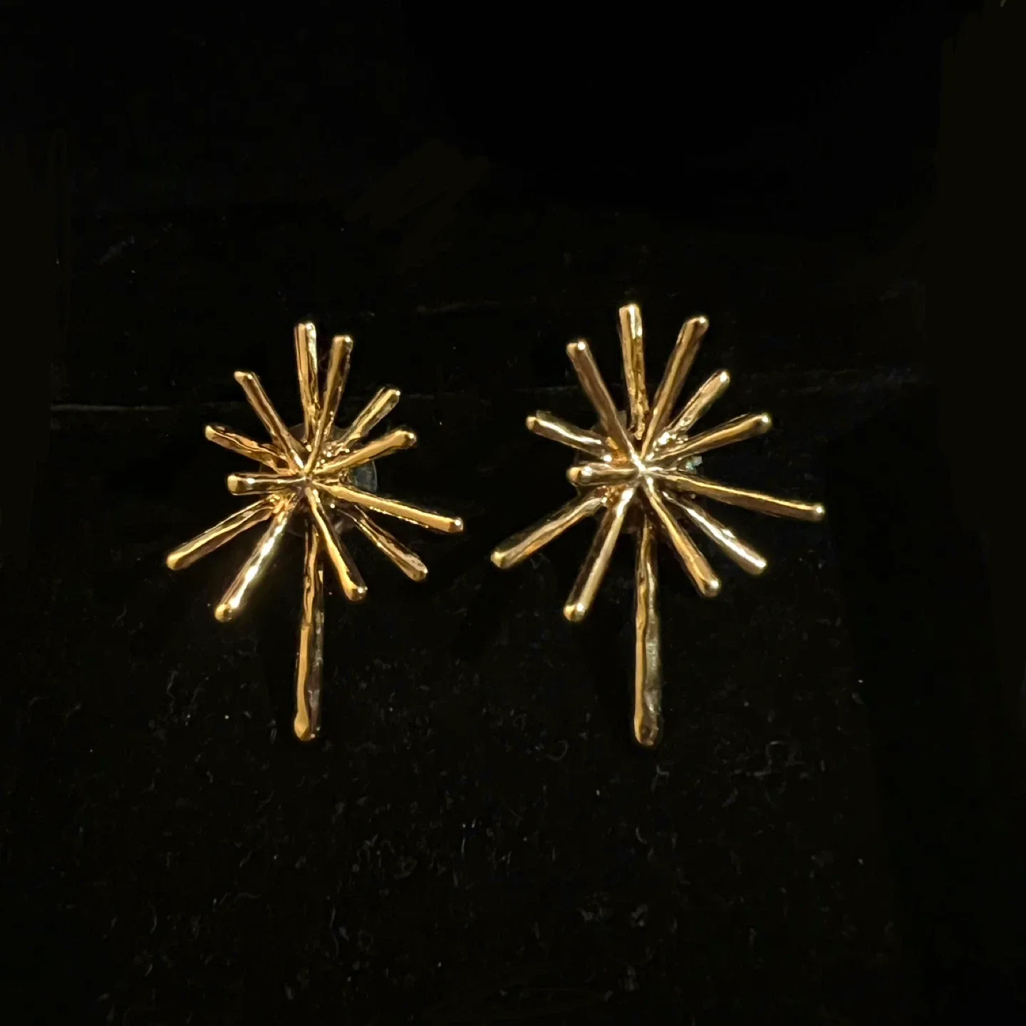 (Retail $89)Gold Firework Design Earrings thumbnail