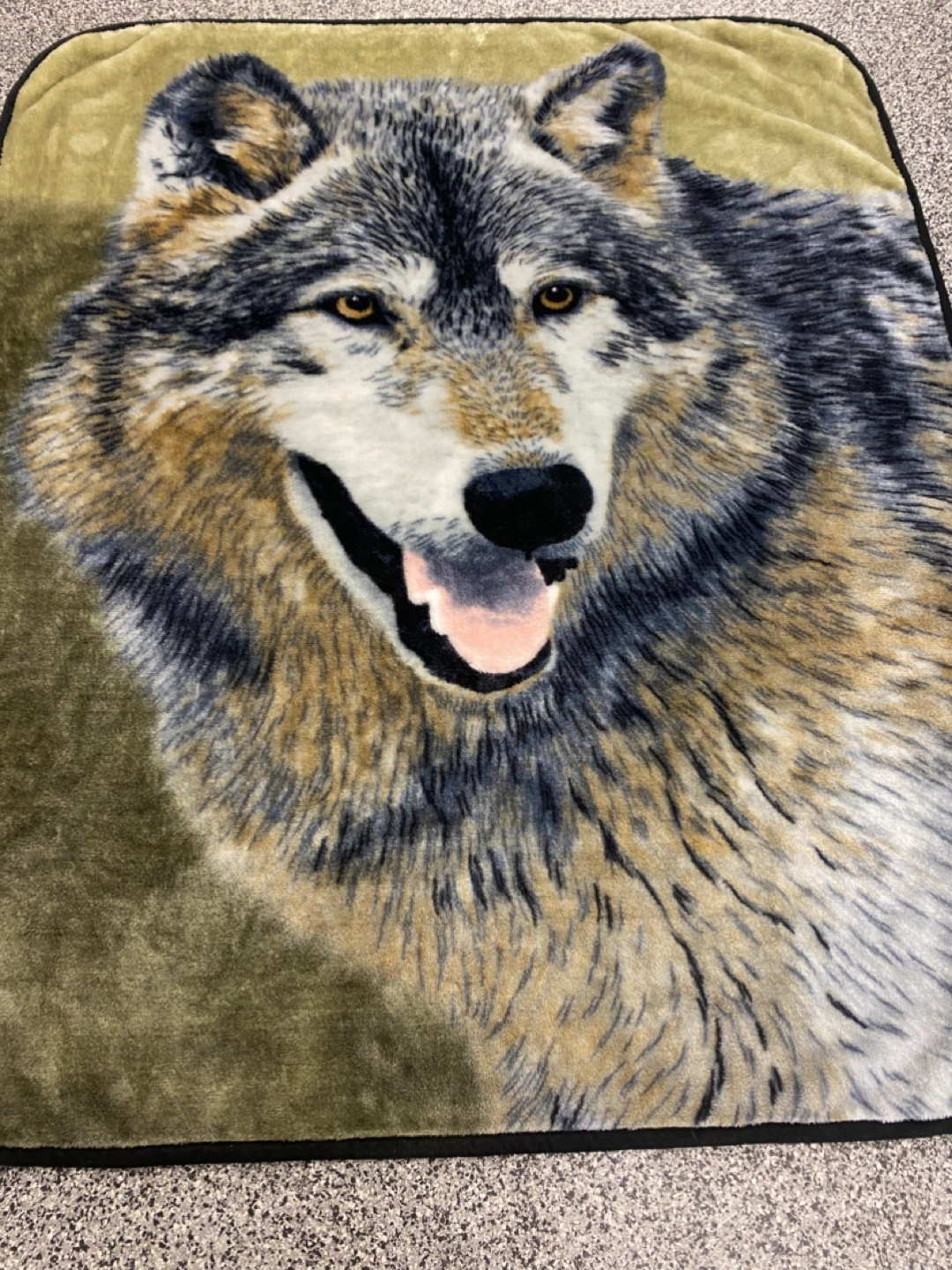 Wolf Themed Reversible Throw Blanket 58x49 - photo 3