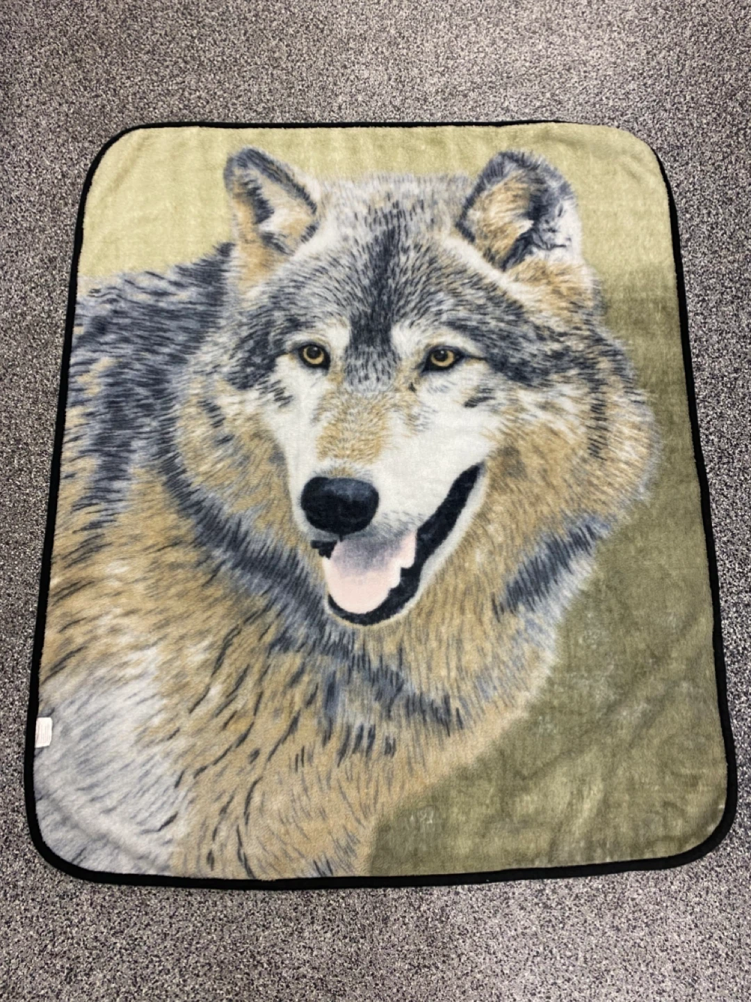 Wolf Themed Reversible Throw Blanket 58x49 - photo 2