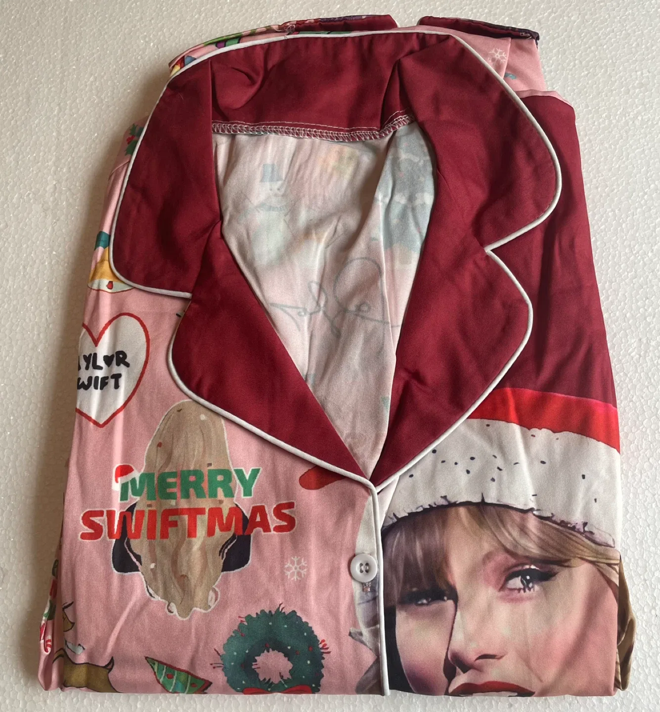 New Women’s TAYLOR SWIFT 2Pc MERRY SWIFTMAS Pyjamas image indicator(2)