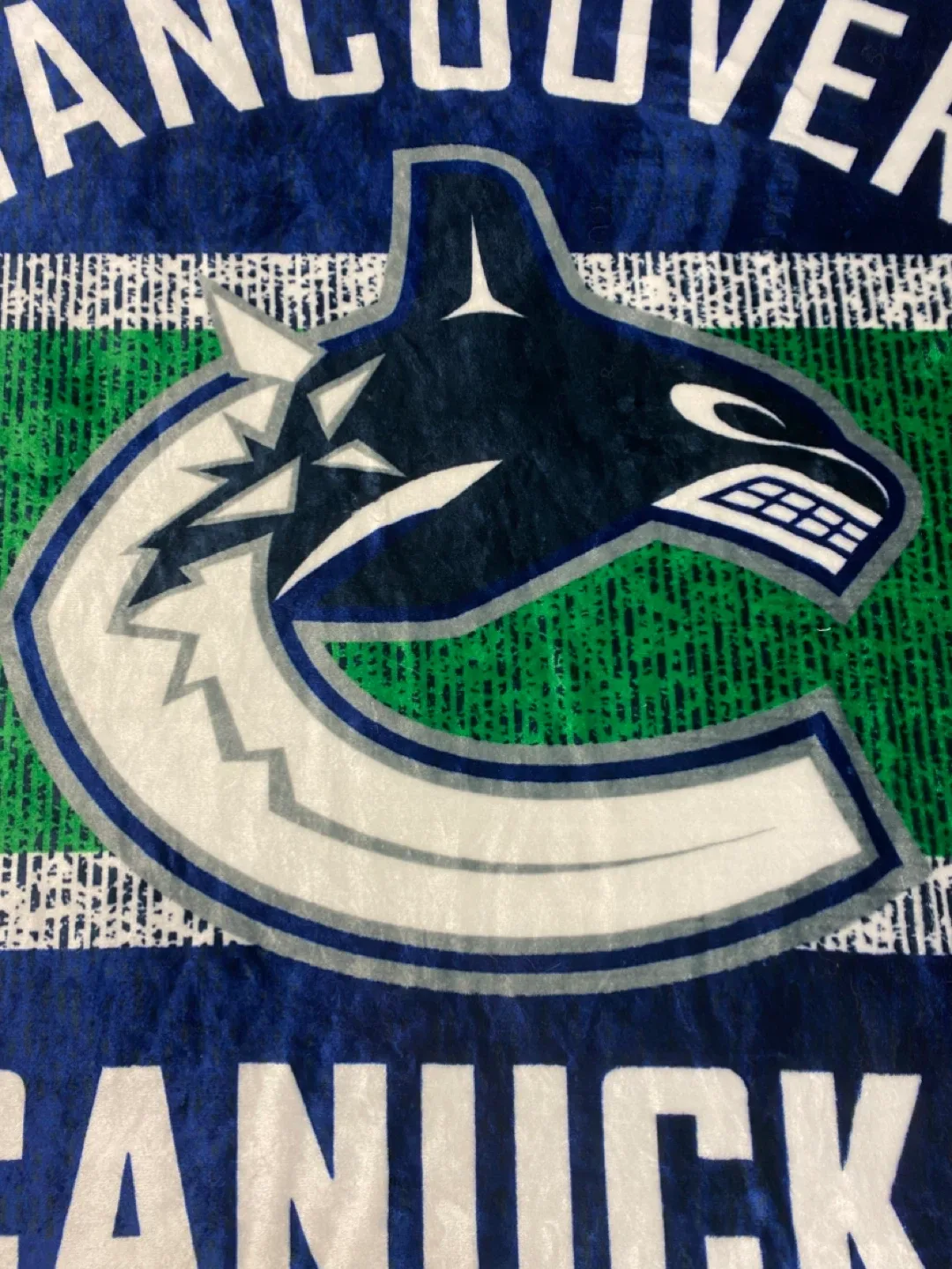 Vancouver Canucks Fleece Throw Blanket 57x48 image indicator(3)