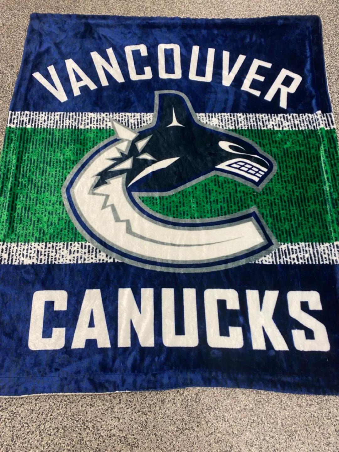 Vancouver Canucks Fleece Throw Blanket 57x48 image indicator(2)