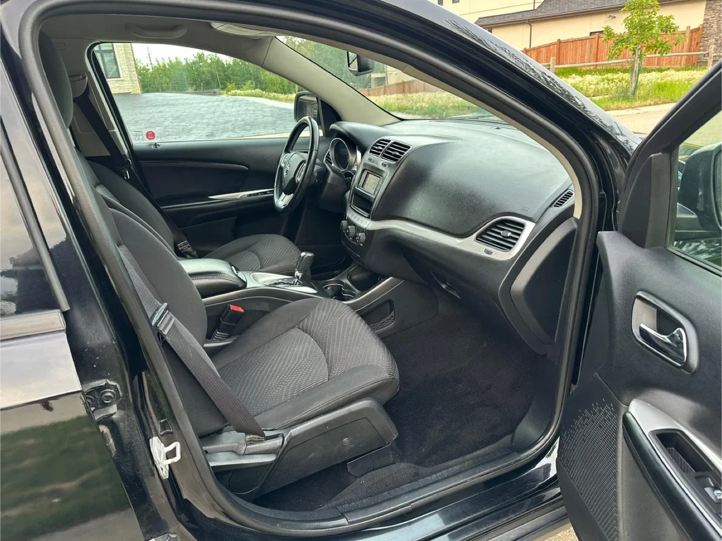 Black Dodge Journey image indicator(5)