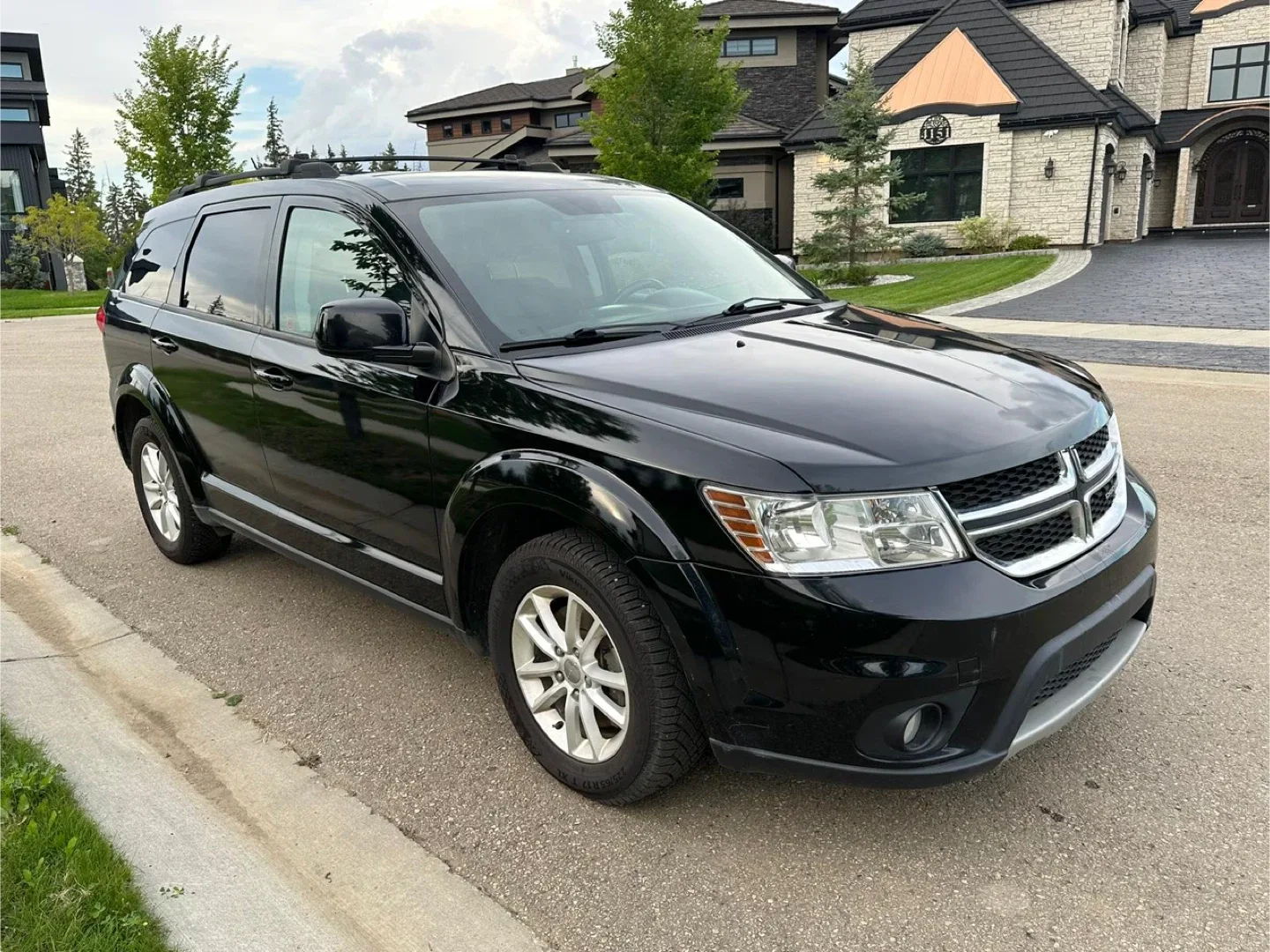 Black Dodge Journey image indicator(2)