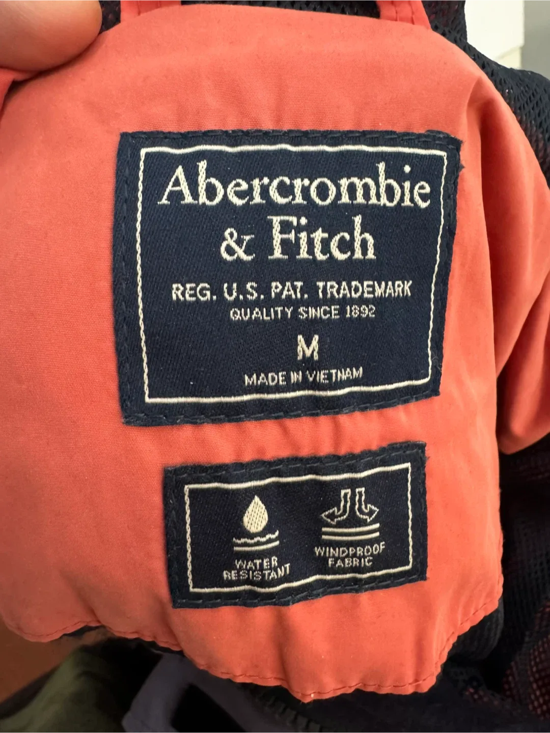Abercrombie & Fitch Windproof and waterproof Jacket - Size M image indicator(4)