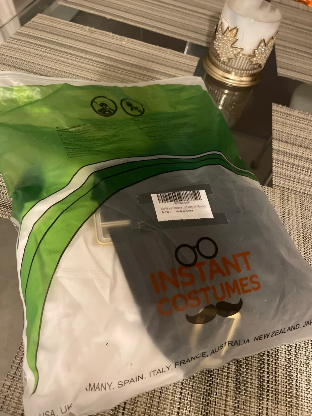 Girls Deluxe Pirate Costume, Size 14-16 New just worn one time image indicator(2)