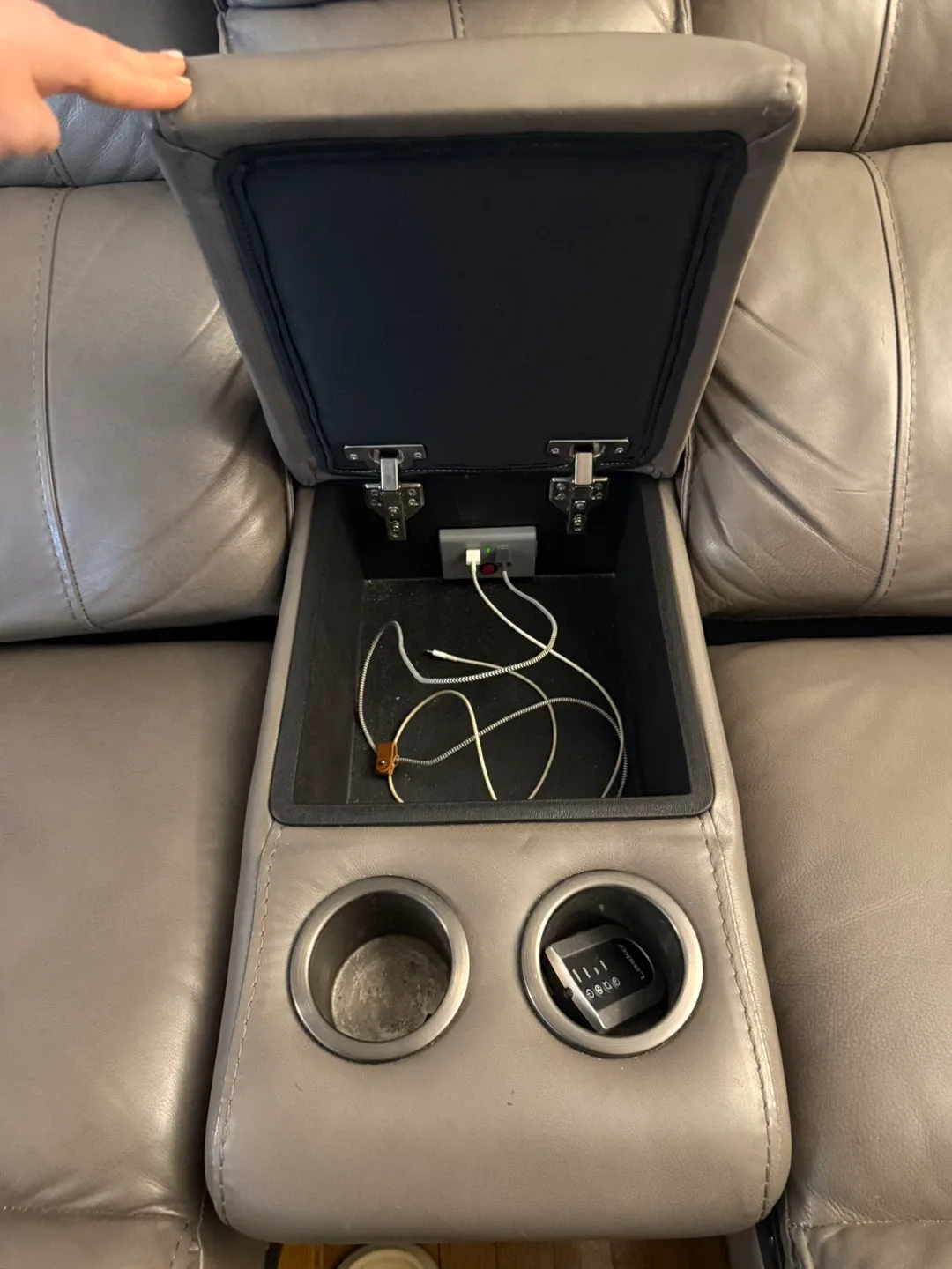 Leather Reclining Sofa with Center Console image indicator(6)