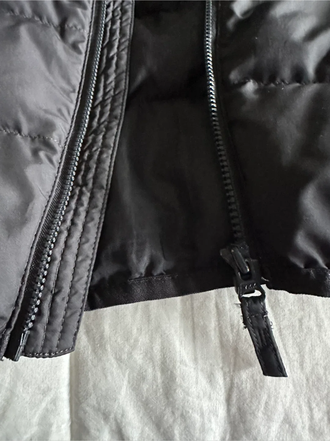 youth unisex Uniqlo Black Puffer Jacket image indicator(3)