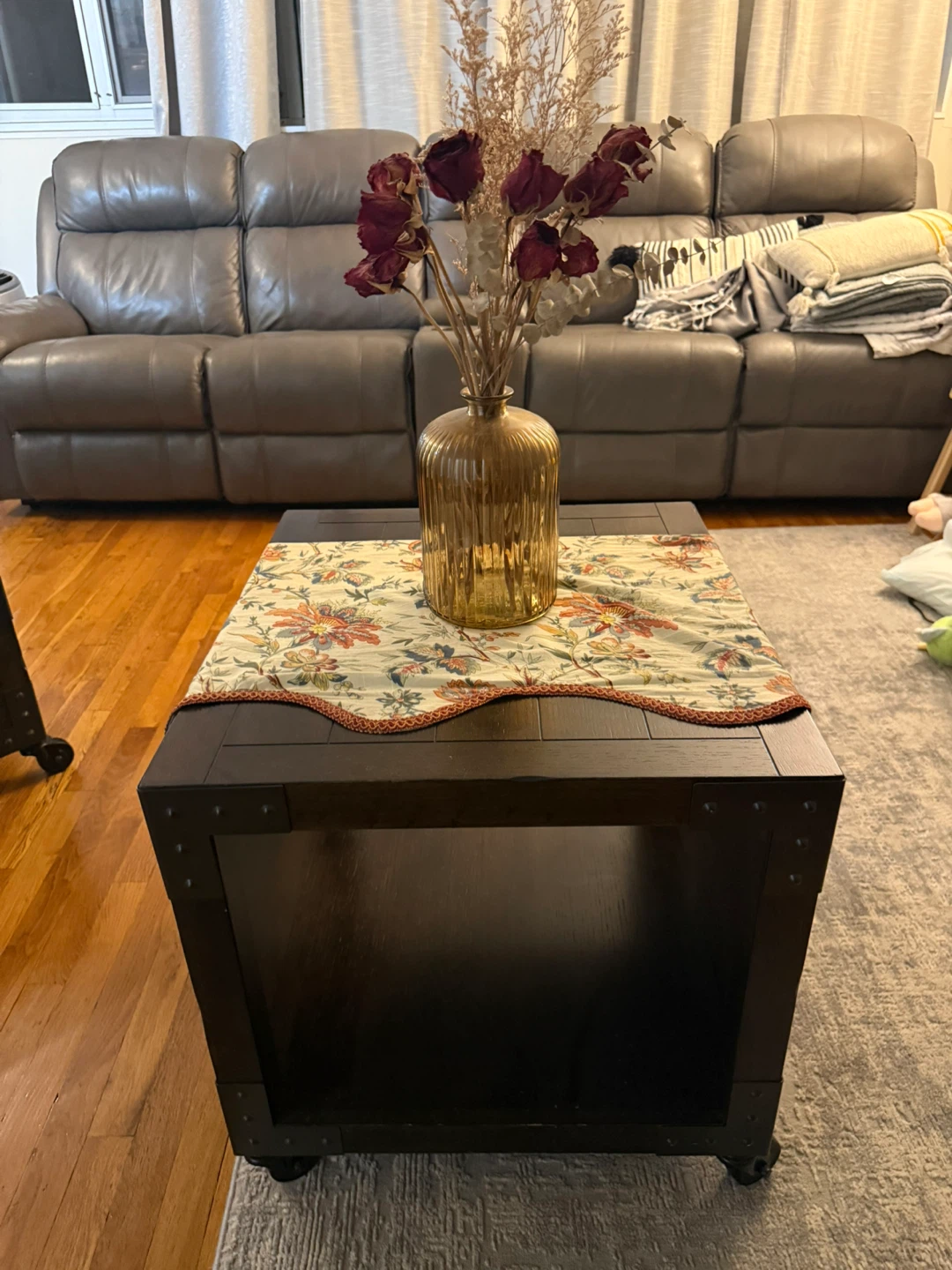 Industrial-style side table with caster wheels - photo 4