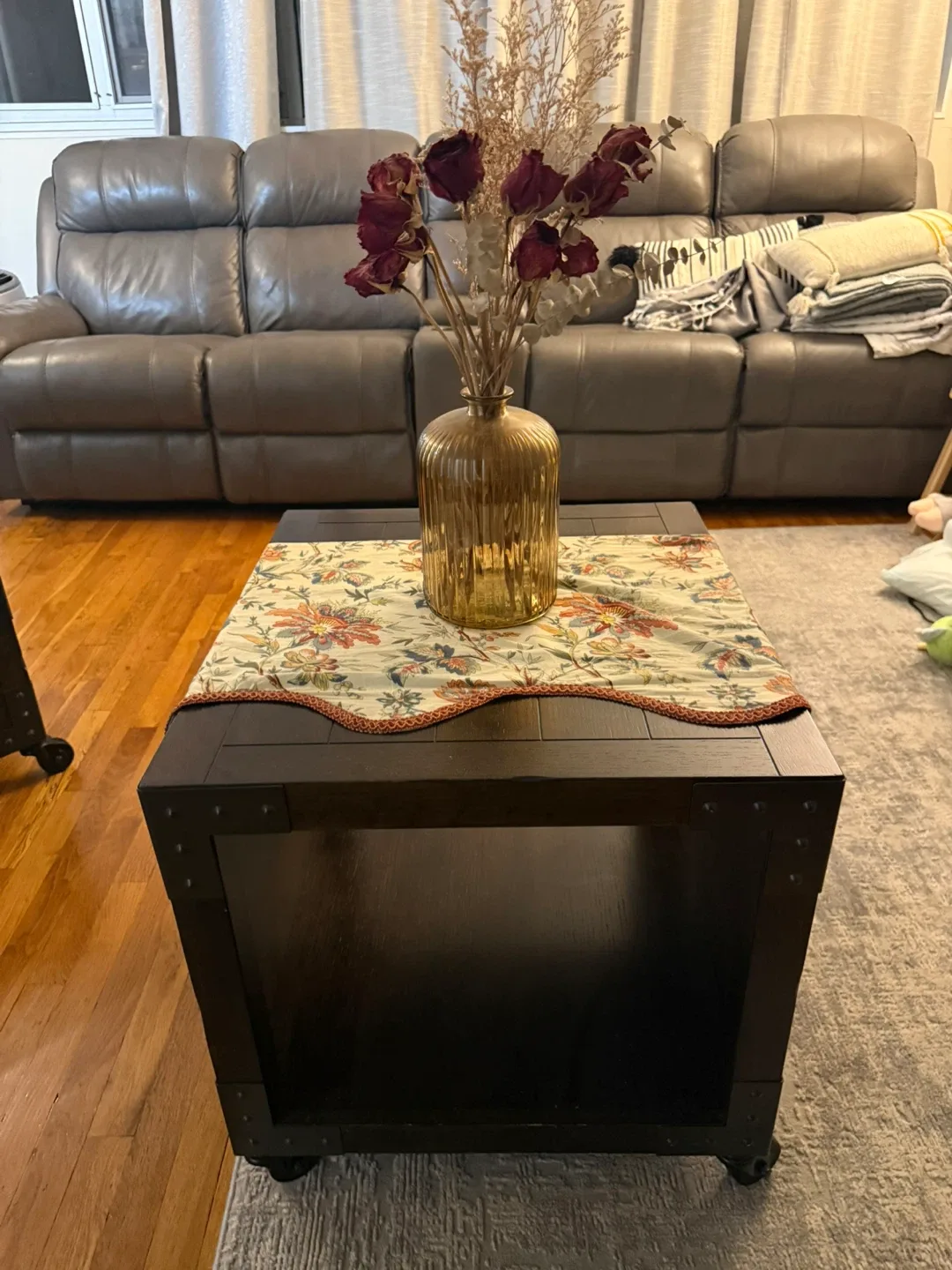 Industrial-style side table with caster wheels image indicator(4)