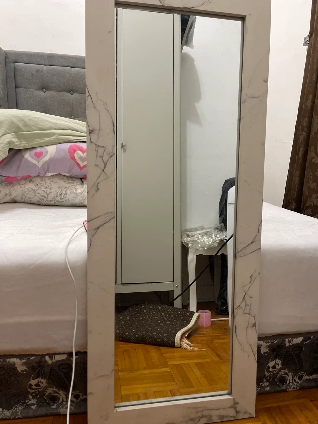 Full Length Mirror with Marble-Effect Frame image indicator(2)