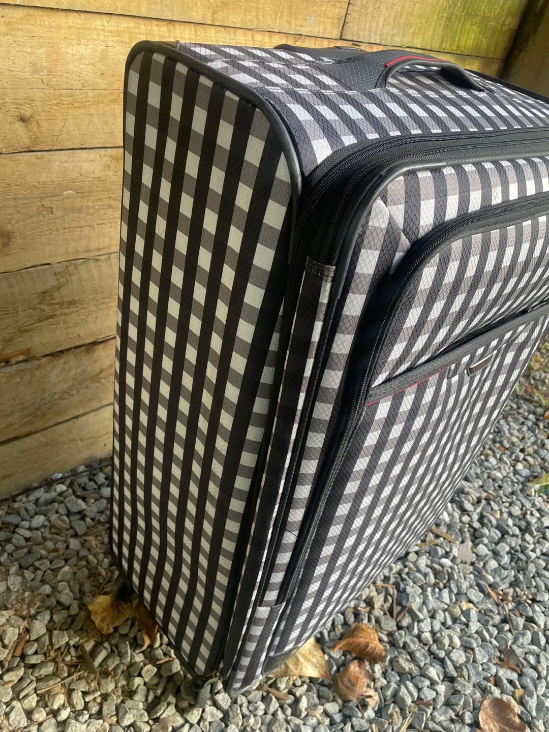 Ricardo Beverly Hills Suitcase - Checked Luggage image indicator(3)