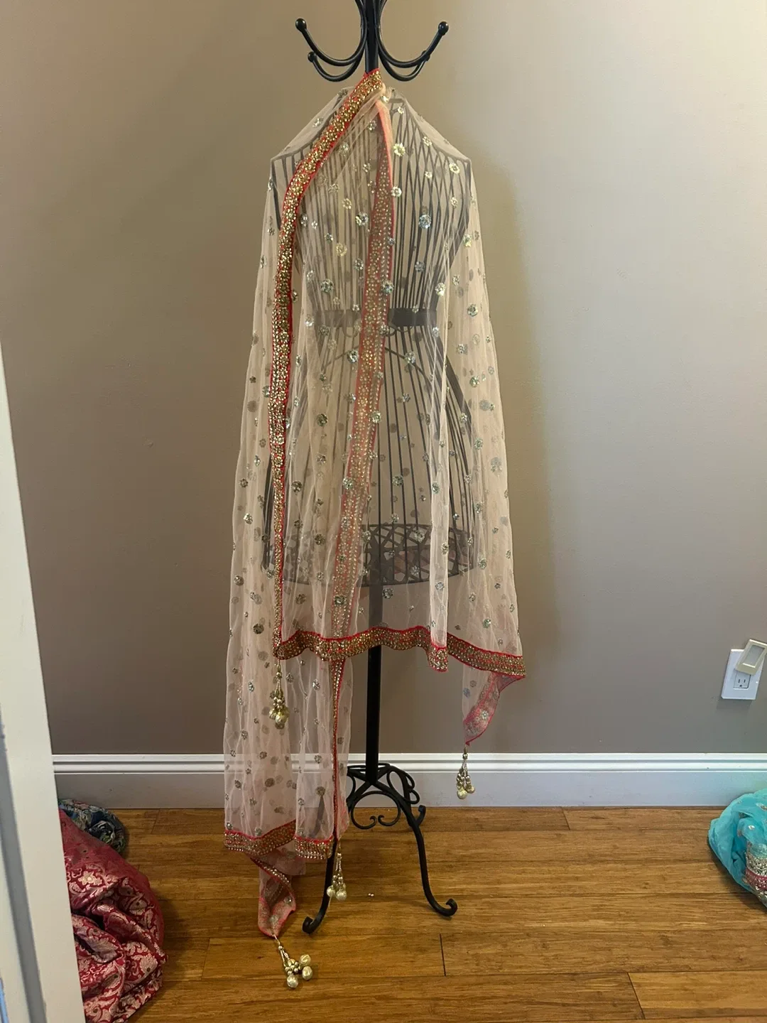 Indian/Pakistani Dresses & Shawls image indicator(5)