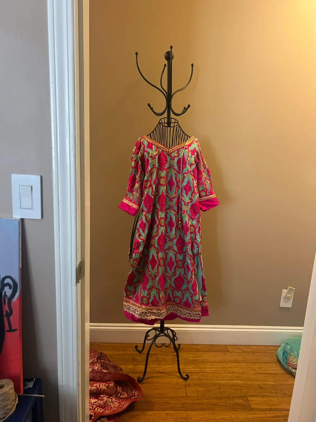 Indian/Pakistani Dresses & Shawls image indicator(2)