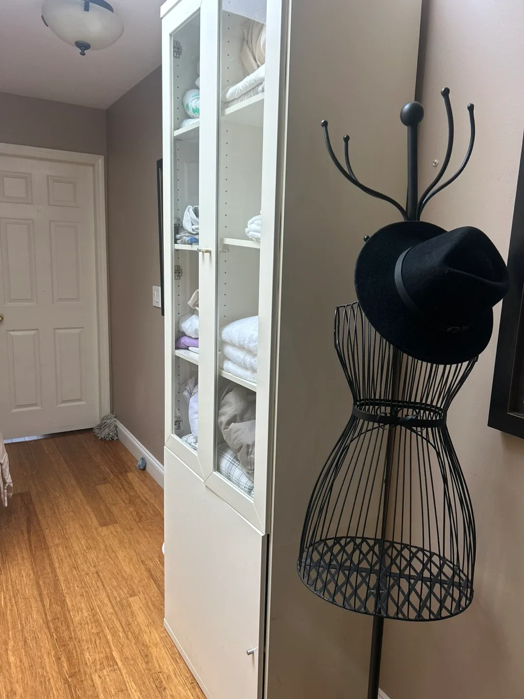 IKEA Billy Bookcase with Glass Doors image indicator(5)